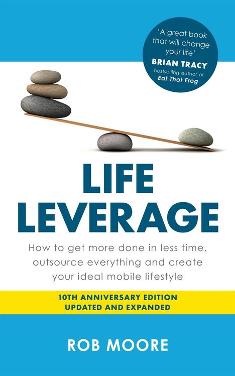 „LIFE LEVERAGE“ von Rob Moore. Illustration: Steine auf einer Wippe, hellblauer Hintergrund.