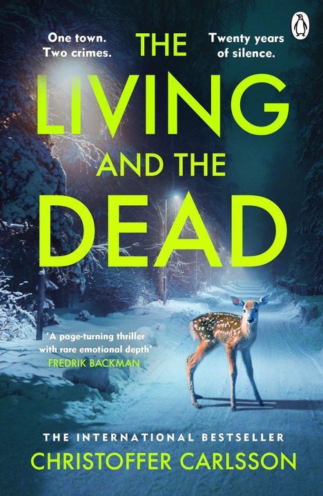 Titel: "The Living and the Dead". Ein Reh steht auf einer schneebedeckten Straße bei Nacht.