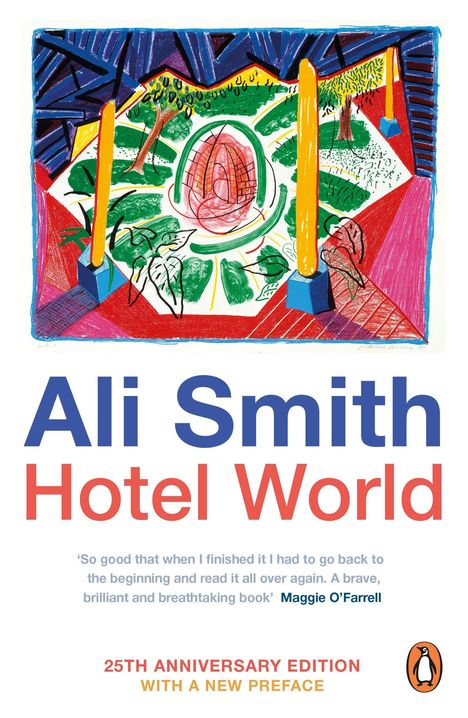 „Ali Smith Hotel World“ in blauer und roter Schrift. Illustration eines bunten, abstrakten Innenhofs mit Säulen und Pflanzen.