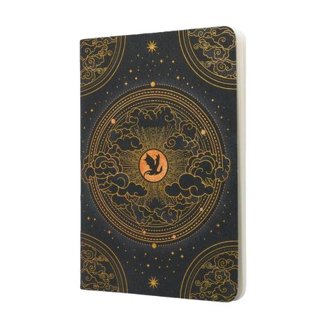 Keine Texte vorhanden. Auf dem Cover ist ein schwarzes Buch mit goldenem, kosmischem Muster, Wolken und Vogelmotiv.