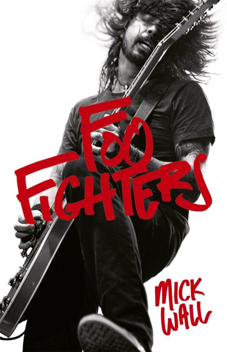Roter Text „Foo Fighters“ und „Mick Wall“. Person spielt E-Gitarre, mit wehendem Haar, in schwarz-weiß.