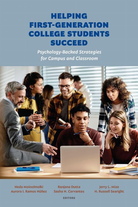„HELPING FIRST-GENERATION COLLEGE STUDENTS SUCCEED“ – Gruppe von Menschen um einen Laptop versammelt.