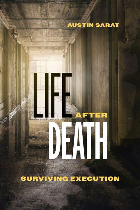 Texte: "Life After Death", "Austin Sarat", "Surviving Execution". Dunkler, verlassener Flur mit nassen Böden.