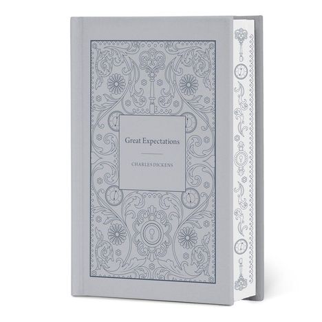 „Great Expectations“, „Charles Dickens“. Dekoratives Buchcover in Grau mit feinen floralen Ornamenten und Symbolen.