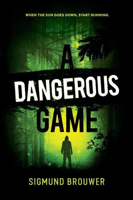 "When the sun goes down, start running. A Dangerous Game. Sigmund Brouwer." Silhouette eines Menschen im Wald.