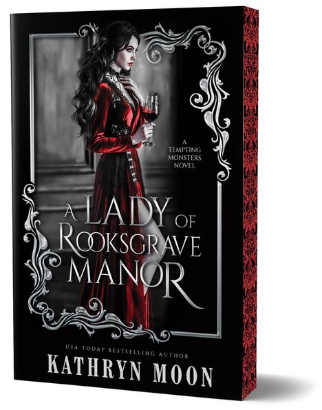 Text: "A Lady of Rooksgrave Manor" und "A Tempting Monsters Novel" von Kathryn Moon. Illustration: Frau im roten Kleid mit Weinglas.