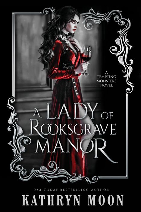 „A Lady of Rooksgrave Manor“, „A Tempting Monsters Novel“, „KATHRYN MOON“. Frau in rotem Kleid mit Weinglas vor barockem Muster.