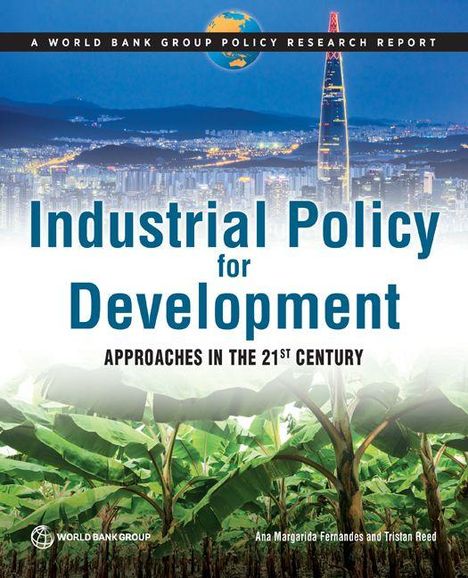 „Industrial Policy for Development: Approaches in the 21st Century“. Skyline einer Stadt und darunter Bananenstauden.