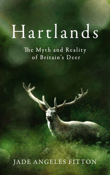 "Hartlands: The Myth and Reality of Britain’s Deer" von Jade Angeles Fitton. Im Hintergrund ein Hirsch im grünen Wald.