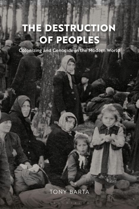 "The Destruction of Peoples", "Colonizing and Genocide in the Modern World", Tony Barta. Schwarz-weißes Bild von Menschen im Wald.