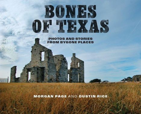 "Bones of Texas: Photos and Stories from Bygone Places" von Morgan Page und Dustin Rice. Ruine vor bewölktem Himmel.