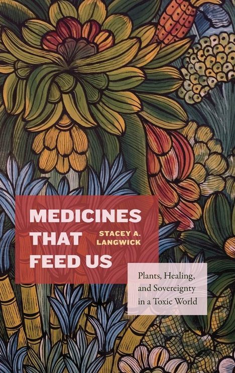 Ein buntes Pflanzenmuster. Texte: „MEDICINES THAT FEED US“ und „Plants, Healing, and Sovereignty in a Toxic World“.