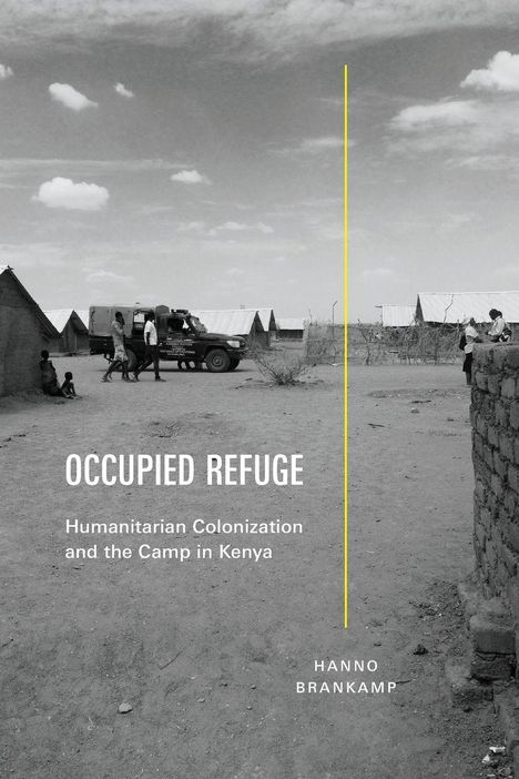 "Occupied Refuge: Humanitarian Colonization and the Camp in Kenya" von Hanno Brankamp. Schwarz-weiß Foto eines Camps.