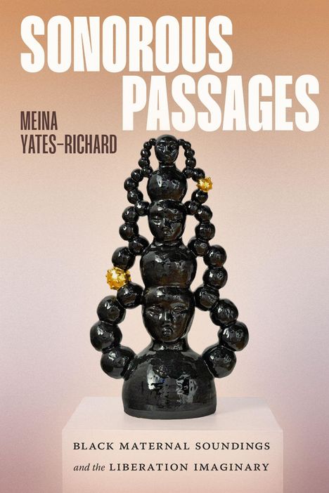 „SONOROUS PASSAGES“ von Meina Yates-Richard. Skulptur aus glänzend schwarzem Material mit mehreren Köpfen.