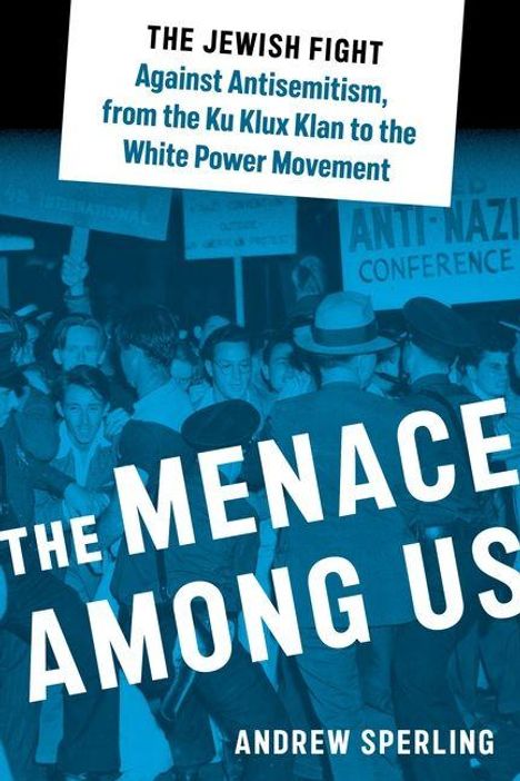 "The Menace Among Us" von Andrew Sperling. Menschenmenge mit Schildern in Blau, darunter "ANTI-NAZI CONFERENCE".