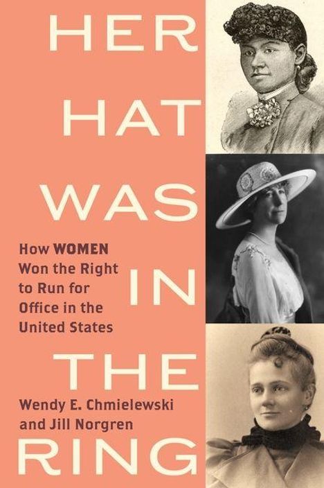HER HAT WAS IN THE RING. Drei Porträts von Frauen in verschiedenen Hüten. Text über Frauenrechte in den USA.