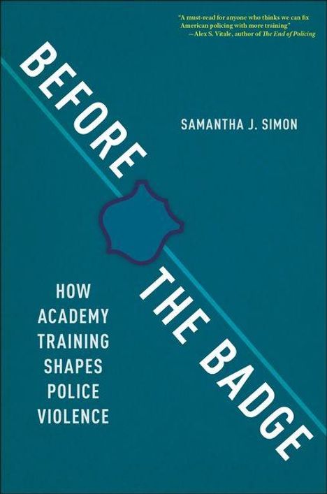 "BEFORE THE BADGE" und "HOW ACADEMY TRAINING SHAPES POLICE VIOLENCE". Autor: Samantha J. Simon. Blaue Polizeiwappen-Silhouette.