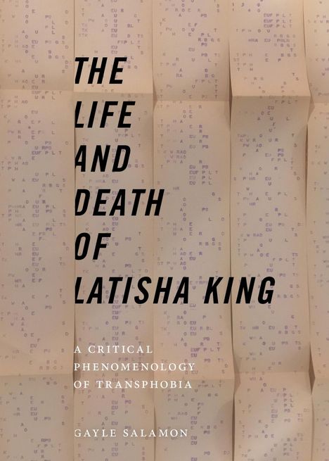 „THE LIFE AND DEATH OF LATISHA KING“, darunter „A Critical Phenomenology of Transphobia“, Autorin Gayle Salamon. Hintergrund: Texturen aus Buchstaben.