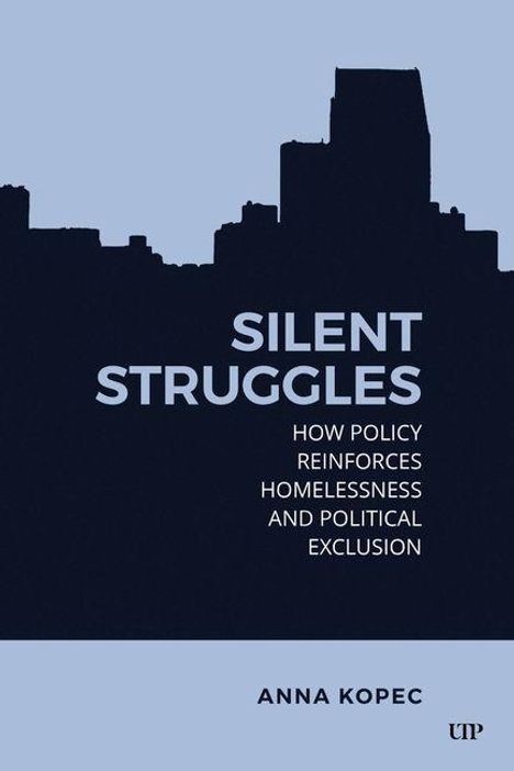 Der Text lautet: "Silent Struggles: How Policy Reinforces Homelessness and Political Exclusion" von Anna Kopec. Silhouette einer Stadt.