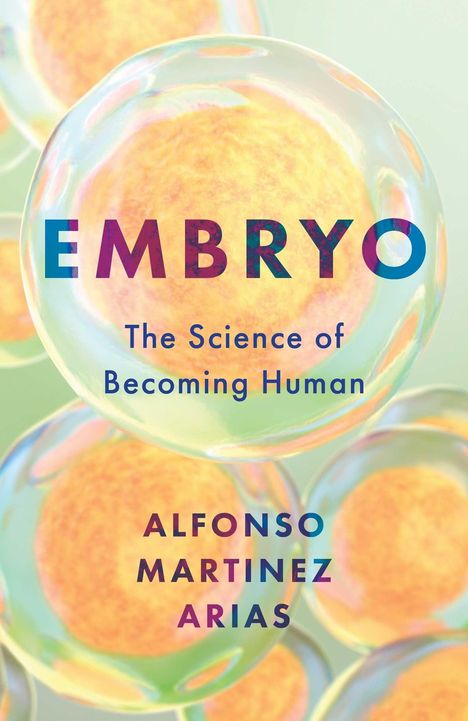 Text: "EMBRYO - The Science of Becoming Human - ALFONSO MARTINEZ ARIAS." Hintergrund zeigt abstrahierte Embryonen.