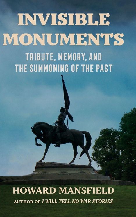 INVISIBLE MONUMENTS, TRIBUTE, MEMORY, AND THE SUMMONING OF THE PAST, Howard Mansfield. Reiterstatue vor blauem Himmel.