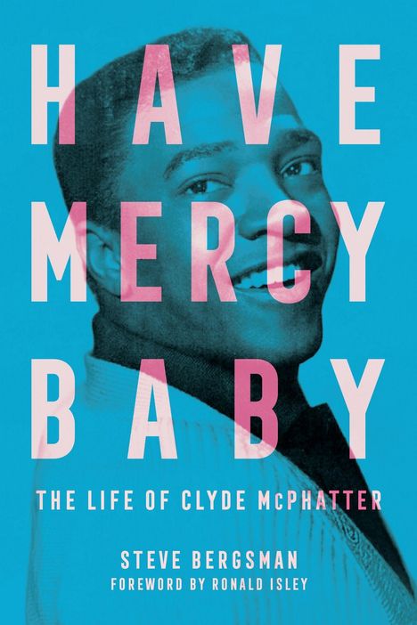 "HAVE MERCY BABY. THE LIFE OF CLYDE MCPHATTER." Ein lächelnder Mann vor blauem Hintergrund.
