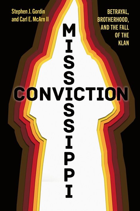 "Mississippi Conviction" in großer Schrift. Oben links Autoren, rechts oben "Betrayal, Brotherhood, and the Fall of the Klan". Silhouette in Farbschichten.