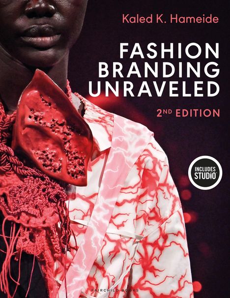 Text: "Kaled K. Hameide: Fashion Branding Unraveled, 2nd Edition." Ein Model trägt ein auffälliges, rot-weißes, strukturiertes Outfit.