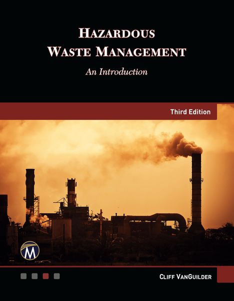 "Hazardous Waste Management: An Introduction, Third Edition, Cliff VanGuilder." Fabrik bei Sonnenuntergang, rauchende Schornsteine.