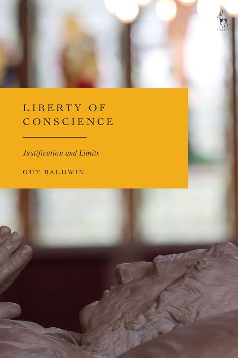 "Liberty of Conscience: Justification and Limits, Guy Baldwin." Eine liegende Skulptur aus Stein, unscharfer Hintergrund.