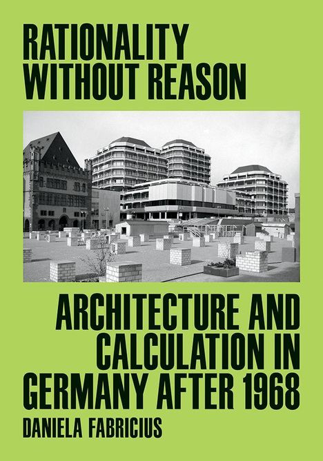 "Rationality Without Reason: Architecture and Calculation in Germany After 1968" von Daniela Fabricius. Schwarz-weißes Gebäude.