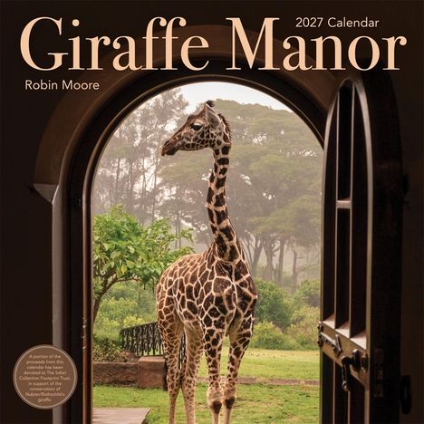 „Giraffe Manor 2027 Calendar“ von Robin Moore. Eine Giraffe steht vor einer offenen Tür in einem grünen Garten.