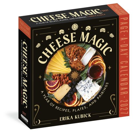 "CHEESE MAGIC 2027" in großen Buchstaben. Ein Jahr mit Rezepten und Kombinationen. Aroma- und Käsescheiben mit Früchten.