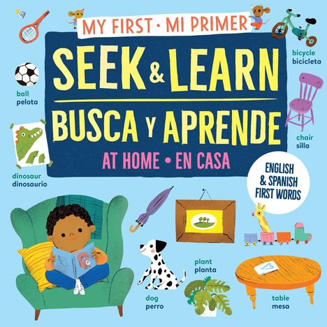 "Seek & Learn, Busca y Aprende", "At Home, En Casa". Illustration mit Kind, Hund, Möbeln, Spielzeug und Gegenständen.