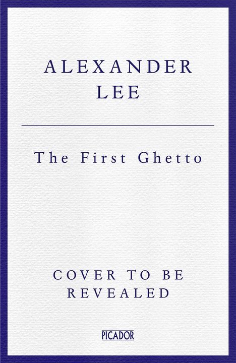 "The First Ghetto: Venice and the Jews" von Alexander Lee. Graustufenfoto einer engen venezianischen Gasse mit gehendem Mann.
