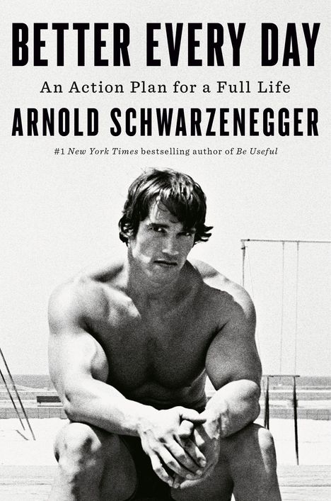 Text: "Better Every Day: An Action Plan for a Full Life. Arnold Schwarzenegger." Schwarz-Weiß-Foto eines muskulösen Mannes am Strand.