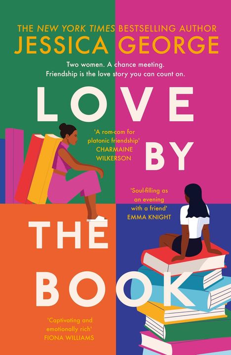 Der Titel ist "Love by the Book" von Jessica George. Zwei Frauen sitzen auf Bücherstapeln in bunten Farben.