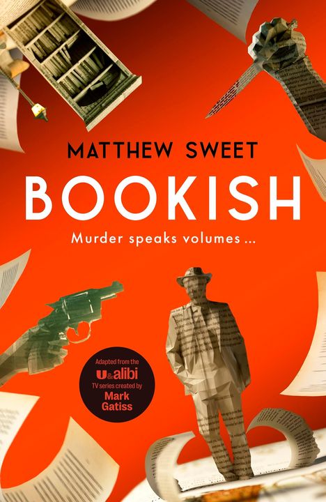 "Matthew Sweet BOOKISH Murder speaks volumes." Rote Kulisse mit Buchseiten, Messer, Revolver und Figur aus Papier gestaltet.