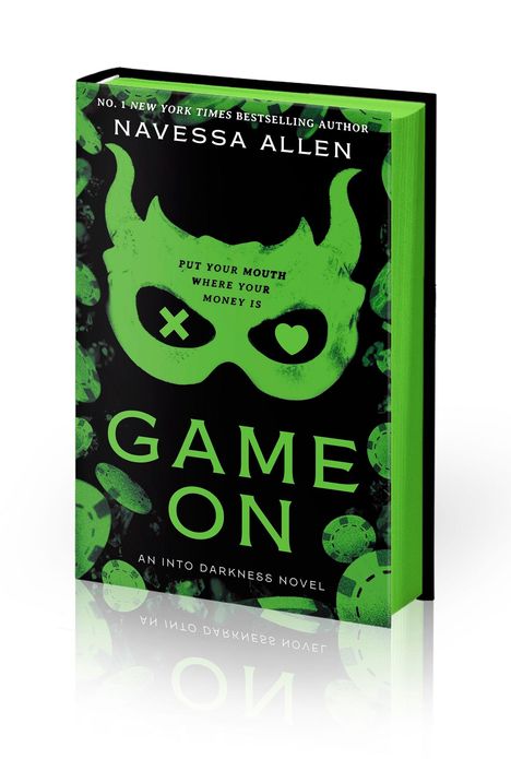 Weiße und grüne Schrift auf schwarzem Hintergrund: "NAVESSA ALLEN", "GAME ON". Grüne Maske mit X-Kreuz und Herz.