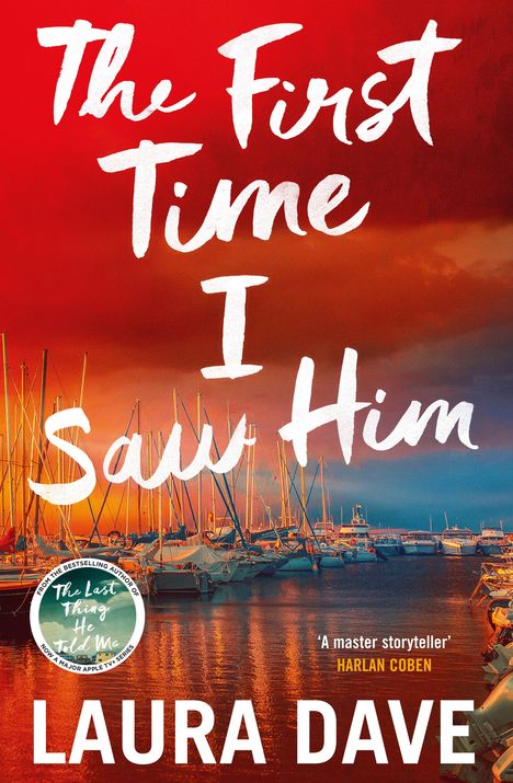 "The First Time I Saw Him" steht in weißem Text vor einem Hafen bei Sonnenuntergang. Darunter der Name "Laura Dave".