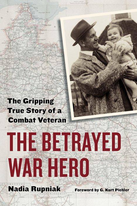 Buchtitel „The Betrayed War Hero“. Mann mit Kind auf dem Arm, lächelnd. Hintergrund zeigt eine Landkarte.