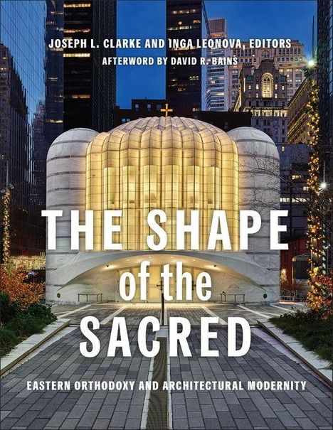 „THE SHAPE OF THE SACRED“ steht groß vor einem modernen Gebäude mit angestrahlter Kuppel und Hochhäusern im Hintergrund.