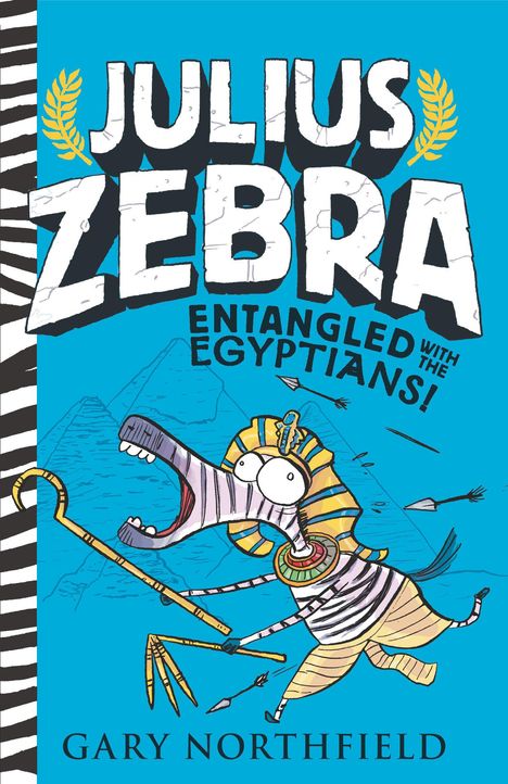 Text: "Julius Zebra: Entangled with the Egyptians!" Darunter ein Zebra in ägyptischer Kleidung mit Pfeilen und Pyramiden im Hintergrund.