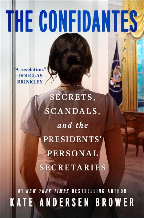 „The Confidantes: Secrets, Scandals, and the Presidents’ Personal Secretaries“ von Kate Andersen Brower. Frau vor Bürotür.
