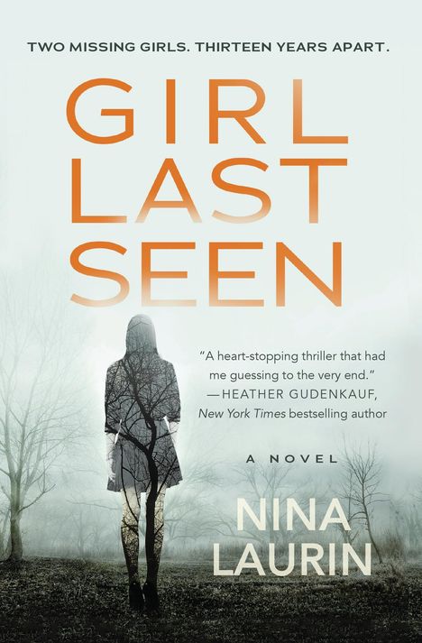 Text: „Two missing girls. Thirteen years apart. GIRL LAST SEEN. A novel by Nina Laurin.“ Silhouette eines Mädchens im Nebel.