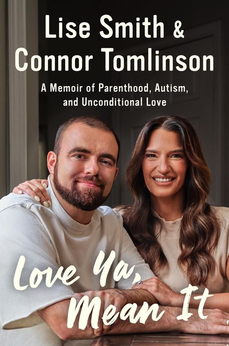 Oberer Text: "Lise Smith & Connor Tomlinson – A Memoir of Parenthood, Autism, and Unconditional Love". Unten: "Love Ya, Mean It". Ein Mann und eine Frau lächeln und sitzen dicht nebeneinander.