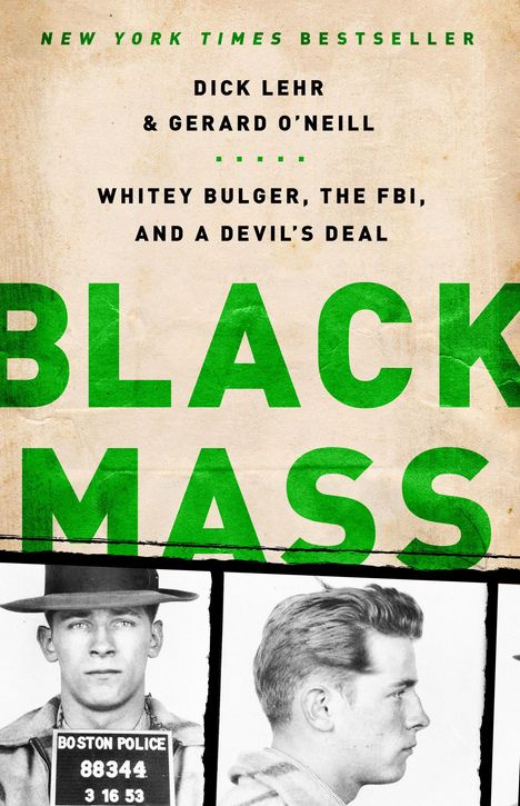 NEW YORK TIMES BESTSELLER von Dick Lehr & Gerard O'Neill; Titel: BLACK MASS; Foto eines Mannes mit Hut und Polizei-Tafel.