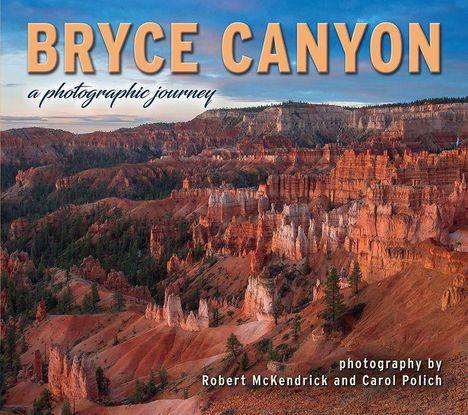 „BRYCE CANYON: a photographic journey“. Fotografie von einer beeindruckenden Wüstenlandschaft mit Felsen und Bäumen.