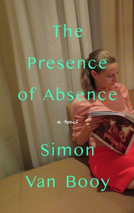 "The Presence of Absence, a novel, Simon Van Booy." Eine Frau sitzt auf einem Sofa und liest ein Magazin.