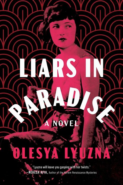 "Liars in Paradise: A Novel" von Olesya Lyuzna. Frau in Retro-Stil vor geometrischem Muster in Rosa und Schwarz.